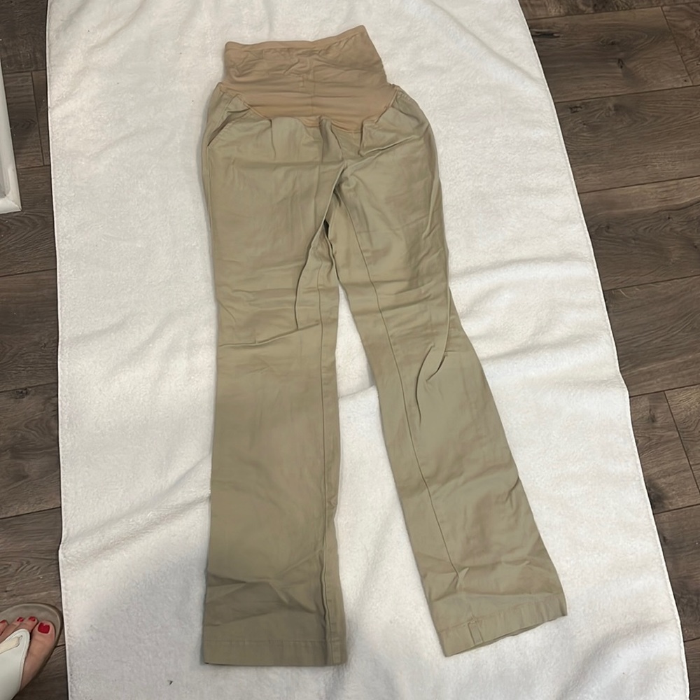 Old Navy maternity pants (4) pockets in front and back good condition